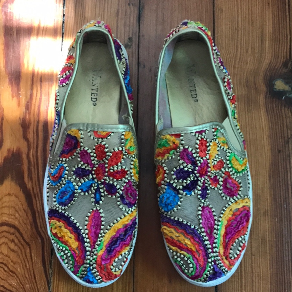 Embroidered flower shoes